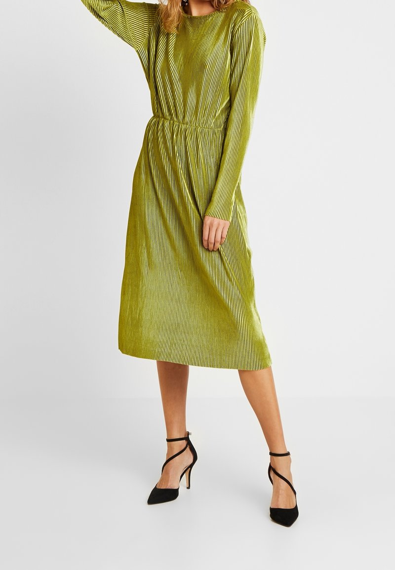 Glamorous Day dress - green - (Pre-owned) - Zalando.ie Glamorous Day dress - green - (Pre-owned) - Zalando.ie