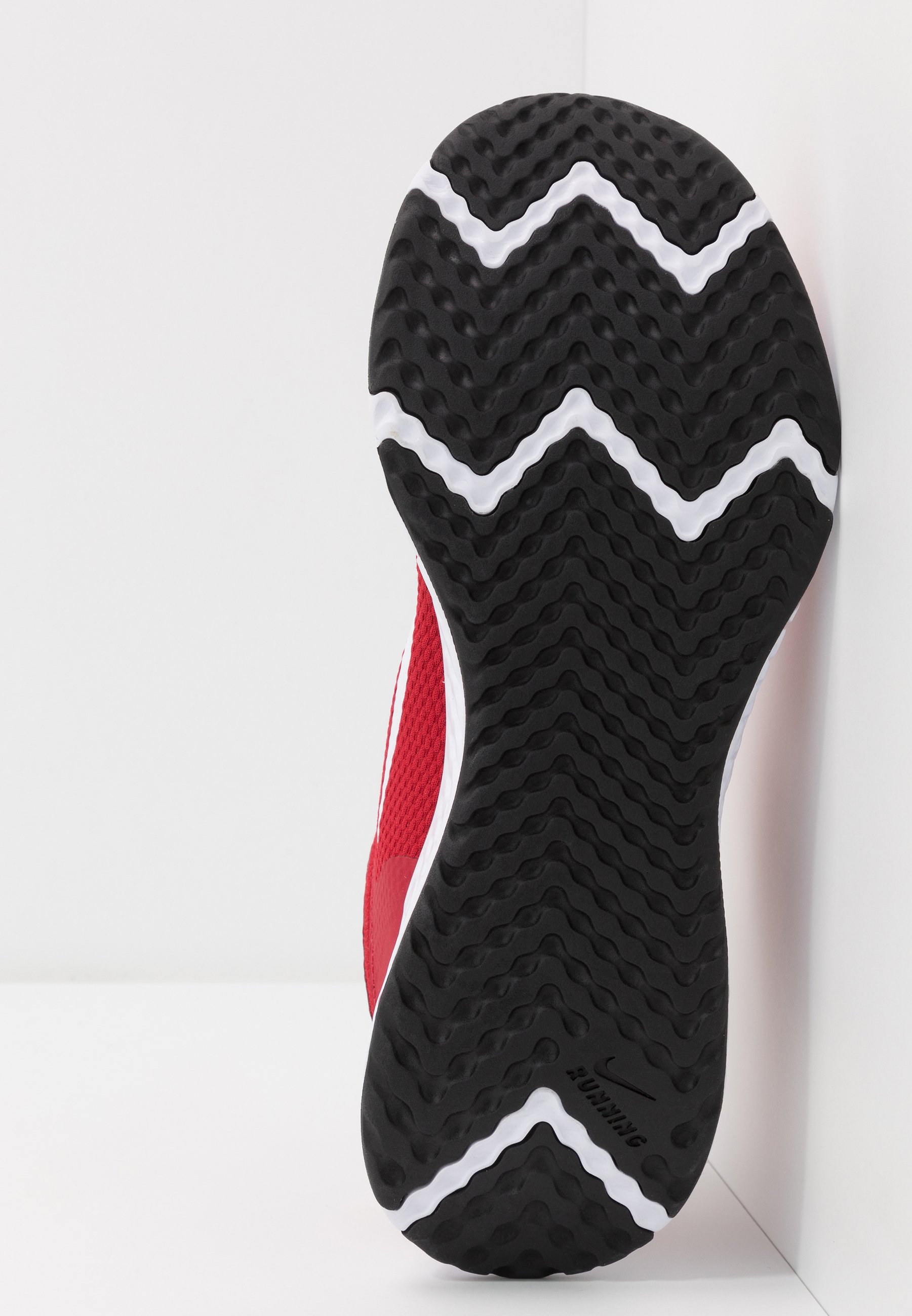 nike run revolution 5 trainers black red