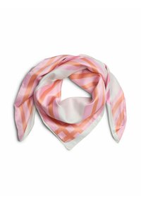 Écharpe en soie de couleurs rose et pêche avec des motifs géométriques, présentant une texture lisse et une forme carrée avec des extrémités pointues.