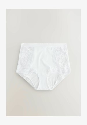 Fehér, magas derekú fehérnemű virágos csipke betétekkel mindkét oldalon, sima, puha anyagból, finom hullámos szegéllyel.