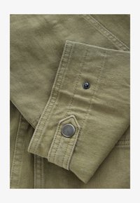 Selezionato, khaki green