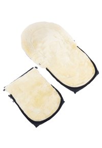 Zachte, crèmekleurige schapenvachtvoering met een zwarte buitenkant, gevormd als een cocon, inclusief ritsen voor bevestigen of losmaken.