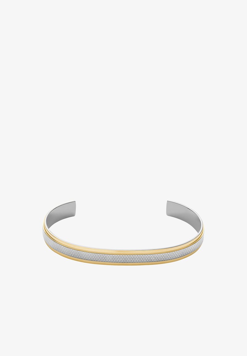 Sølv- og guldtonet metal armbånd i form af en cuff med et tekstureret sølv bånd og to glatte guld accenter langs kanterne.