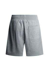 Γκρι σορτς με ελαστική μέση, μαλακή υφή, μήκος μέχρι το γόνατο, με μία πίσω τσέπη με στρογγυλεμένη άκρη.