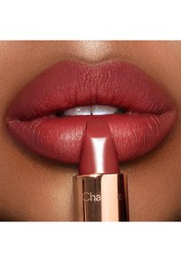 Charlotte Tilbury MATTE REVOLUTION - Lippenstift - walk of no shame