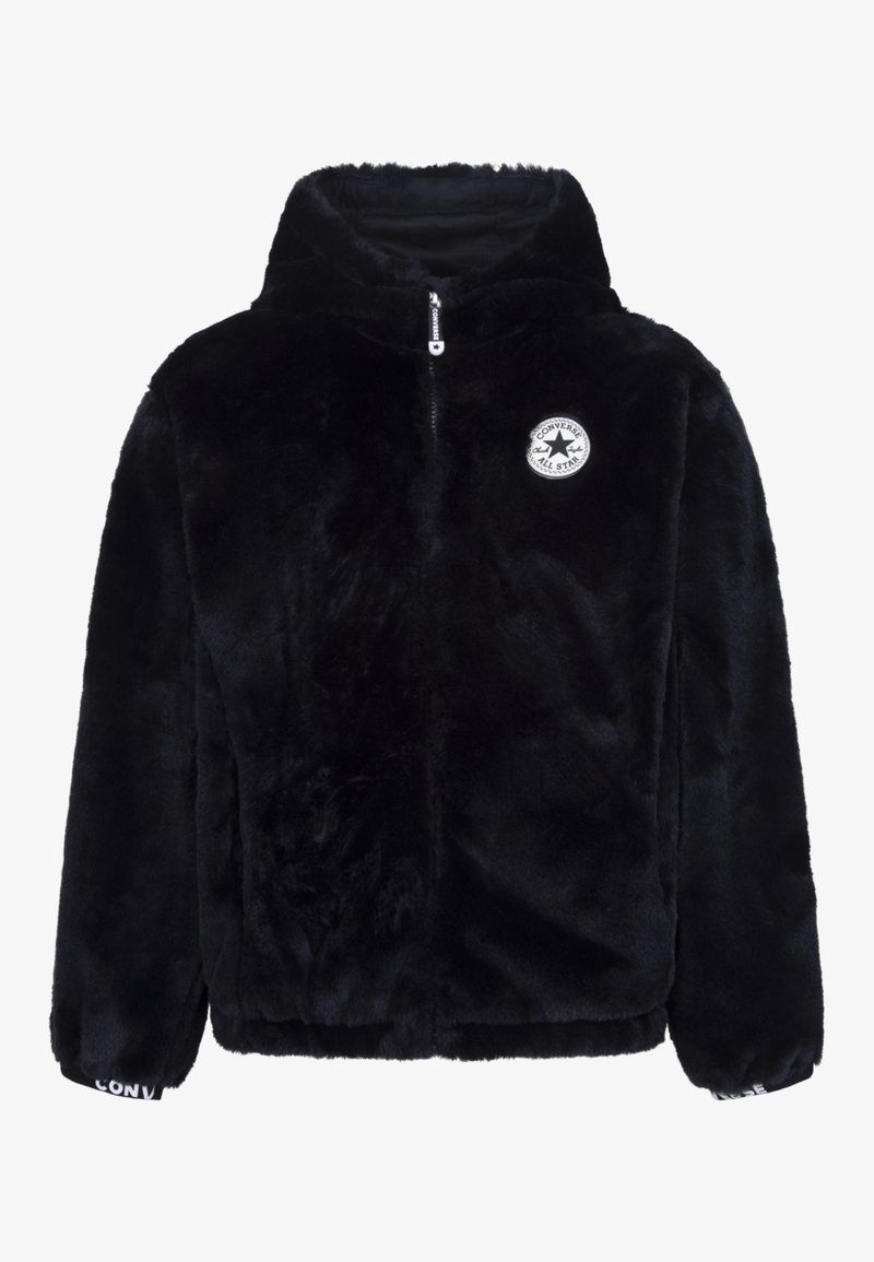 Schwarze Kunstpelz-Hoodiejacke mit Reißverschluss und elastischen Bündchen. Mit rundem Logo-Patch auf der linken Brust und "CONVERSE"-Schriftzug auf den Bündchen.