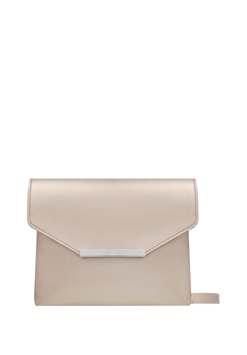 Clutch in pelle beige con chiusura a patta, accent metallici argento e una texture liscia. Design compatto e rettangolare con una tracolla.