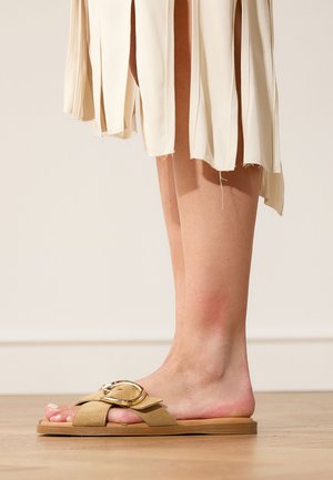Manfield, Pantolette flach - beige