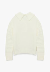 Cremfarbener Pullover mit Kragen, strukturiertem Rippmuster an den Ärmeln und cropped Passform. Weiches Strickmaterial im gesamten Design.
