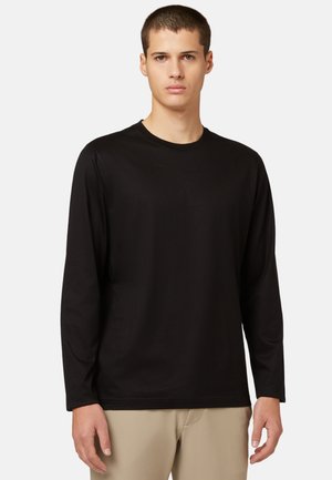 Langärmliges schwarzes T-Shirt aus weichem Material, mit Rundhals und einem schlichten Design mit gerade geschnittenen Ärmeln und Saum.