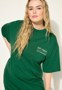 Studio Untold RÜCKEN-STATEMENT - Jerseyjurk - forest green