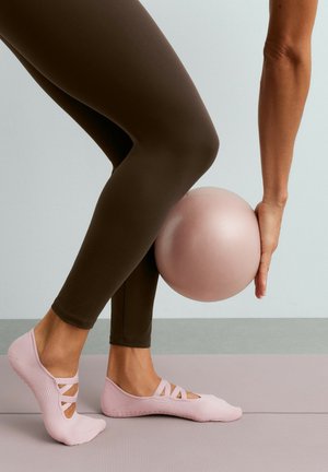 OYSHO, 2 PACK - Chaussettes invisibles - pale pink