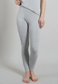 Lichtgrijze leggings van zacht, rekbaar materiaal, met een slim fit ontwerp en een eenvoudige tailleband.