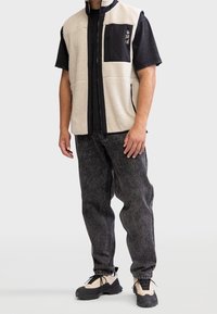 Redefined Rebel Chaleco - beige
