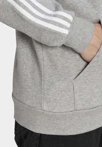 adidas Originals 3 STRIPES HOODY - Sweat à capuche - medium grey heather