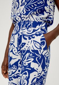 s.Oliver Spodnie materiałowe