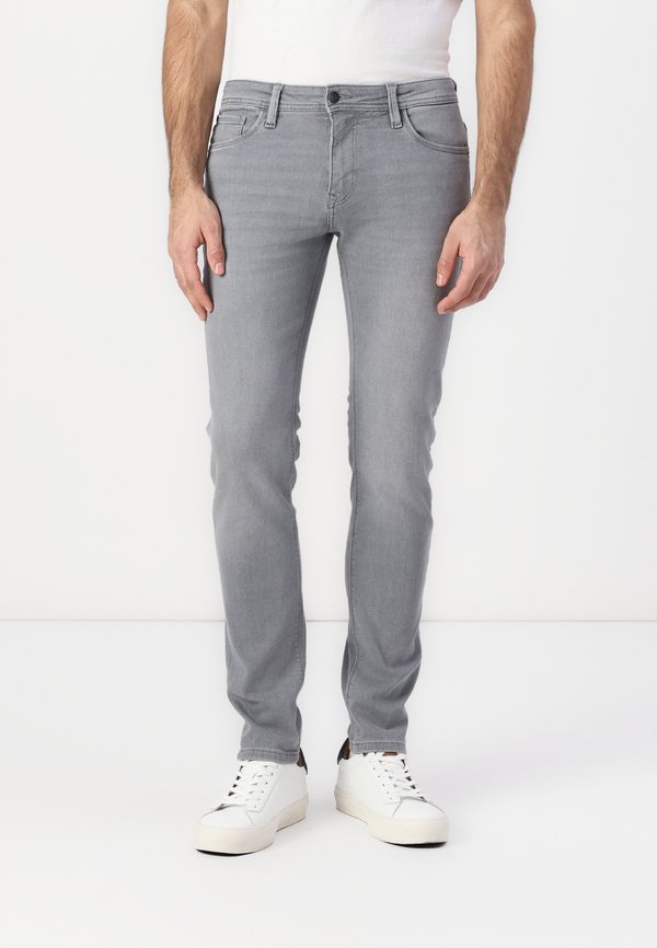 SLIM PIERS - Slim fit jeans