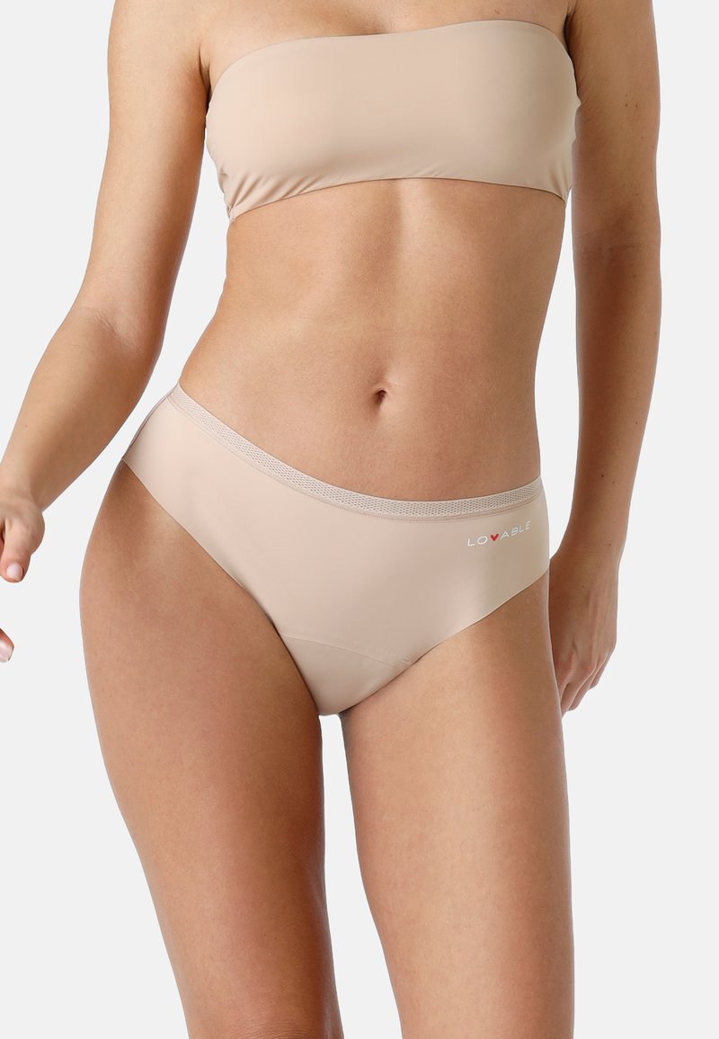 Top bikini senza spalline color beige e slip a vita alta abbinati, realizzati in tessuto liscio con una sottile fascia elastica in vita.