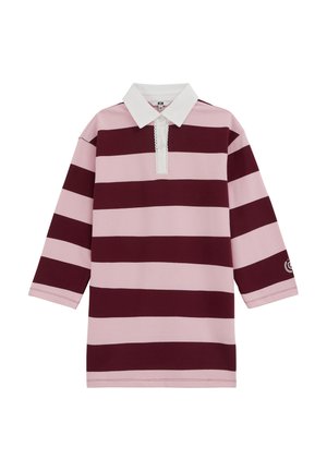 Langärmliges Rugby-Shirt mit breiten horizontalen burgunderroten und rosa Streifen, weißem Knopfkragen und Logo auf dem linken Ärmel.
