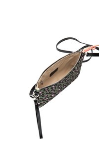 Borsa a tracolla con stampa leopardata verde e rosa, dotata di chiusura con zip, tracolla singola e interno beige con tasca.
