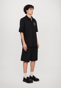 Versace Jeans Couture POP BASIC SOFT - Camicia - black/gold