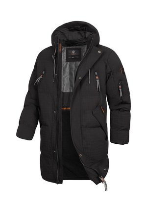 Fekete párnázott dzseki kapucnival, cipzáras és pattintós zsebekkel, textúrált anyagból, kontrasztos narancssárga kiegészítőkkel. Állítható mandzsetták.