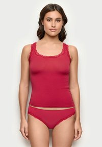 Top rosso senza maniche con bordi in pizzo e coordinato in pizzo, realizzati in materiale morbido, design attillato e bordi senza cuciture.