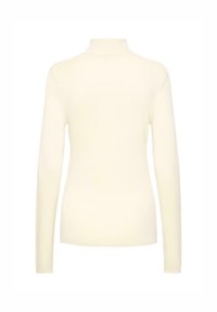 Pull à col roulé manches longues de couleur blanc cassé avec une silhouette ajustée, vu de dos sur un fond blanc uni.