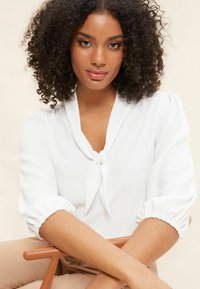 Friends Like These BOW FRONT 3/4 SLEEVE - REGULAR FIT - Blúz - ivory white