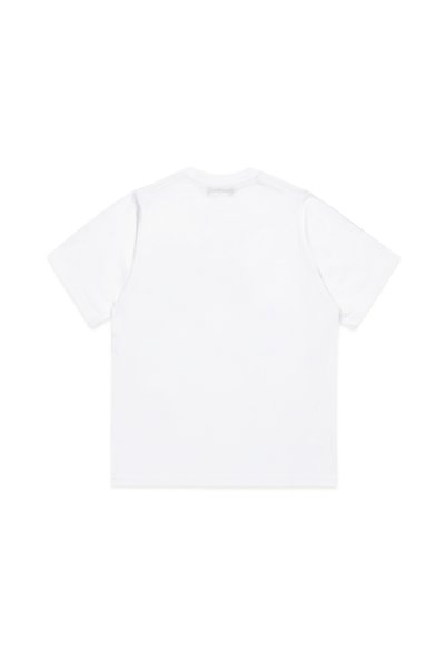 T-shirt a maniche corte in cotone di colore bianco puro, con scollo rotondo e vestibilità comoda. Schiena semplice senza design o decorazioni.