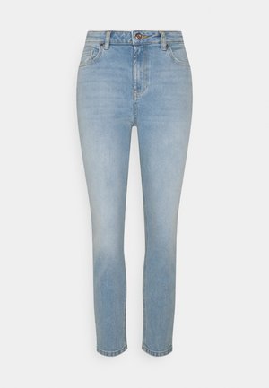 Jeans de cintura alta azul claro feitos de denim. Apresentam um fecho de correr e um único botão. Ajuste slim com desbotamento subtil.