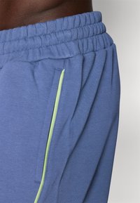 Thumbnail Image 6