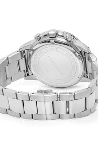 Silberner Edelstahl-Uhr mit gebürsteter und polierter Oberfläche, rundem Gehäuse, drei Druckknöpfen und einem Gliederarmband mit einer Klappschließe.