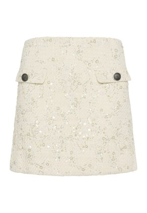 Cremiger Minirock mit Paillettenverzierung, zwei vordere Klappentaschen, jeweils mit einem runden silbernen Knopf gesichert.