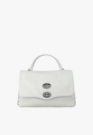 Borsa a mano in pelle bianca con manico singolo, forma rettangolare e chiusure a chiave argentate a torsione sulla patta anteriore.