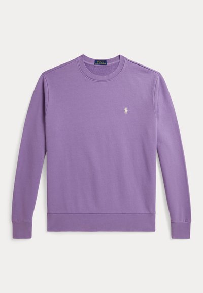 Лилав суитшърт с дълъг ръкав и обло деколте с малко бяло лого Polo Ralph Lauren на лявата гърда.