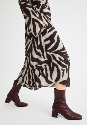 LUCIA - Botines - wine