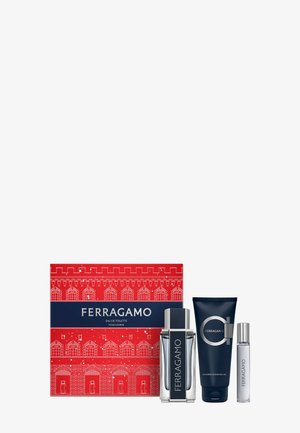 Zestaw perfum męskich Ferragamo w pudełku upominkowym z wodą toaletową, szamponem i żelem pod prysznic oraz sprayem podróżnym w czerwonym i granatowym opakowaniu.