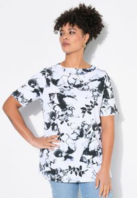 Grafisk blomstret t-shirt i hvid, med sorte og grå illustrationer og korte ærmer, lavet af glat, letvægtsstof.