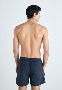 Tommy Hilfiger - TAPE MEDIUM DRAWSTRING  - Swimming shorts - desert sky Thumbnail Image 1