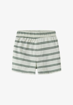 Weiße Shorts mit elastischem Bund und horizontalen dunkelgrünen Streifen, schlichtes Design ohne sichtbare Taschen oder Logos.