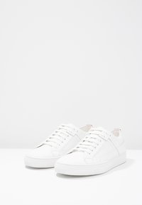 HUGO Sneakers basse - white