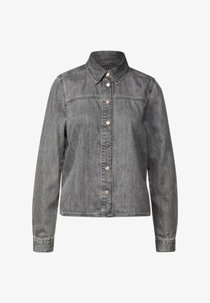 Szara kurtka dżinsowa z long rękawami, spiczastym kołnierzem, kieszeniami z przodu i metalowymi guzikami. Charakteryzuje się lekko wyblakłą teksturą.