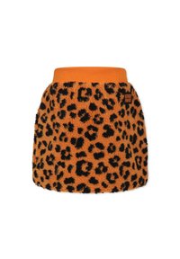 Orange plyskjol med svart leopardtryck och en räfflad orange midja. Mjuk textur och bouclétyg framhäver designen.