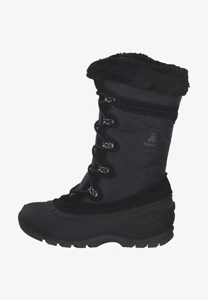 Zwarte waterdichte winterlaars met een gevoerde nylon bovenkant, een faux fur boord en een stevige rubberen zool met veters.