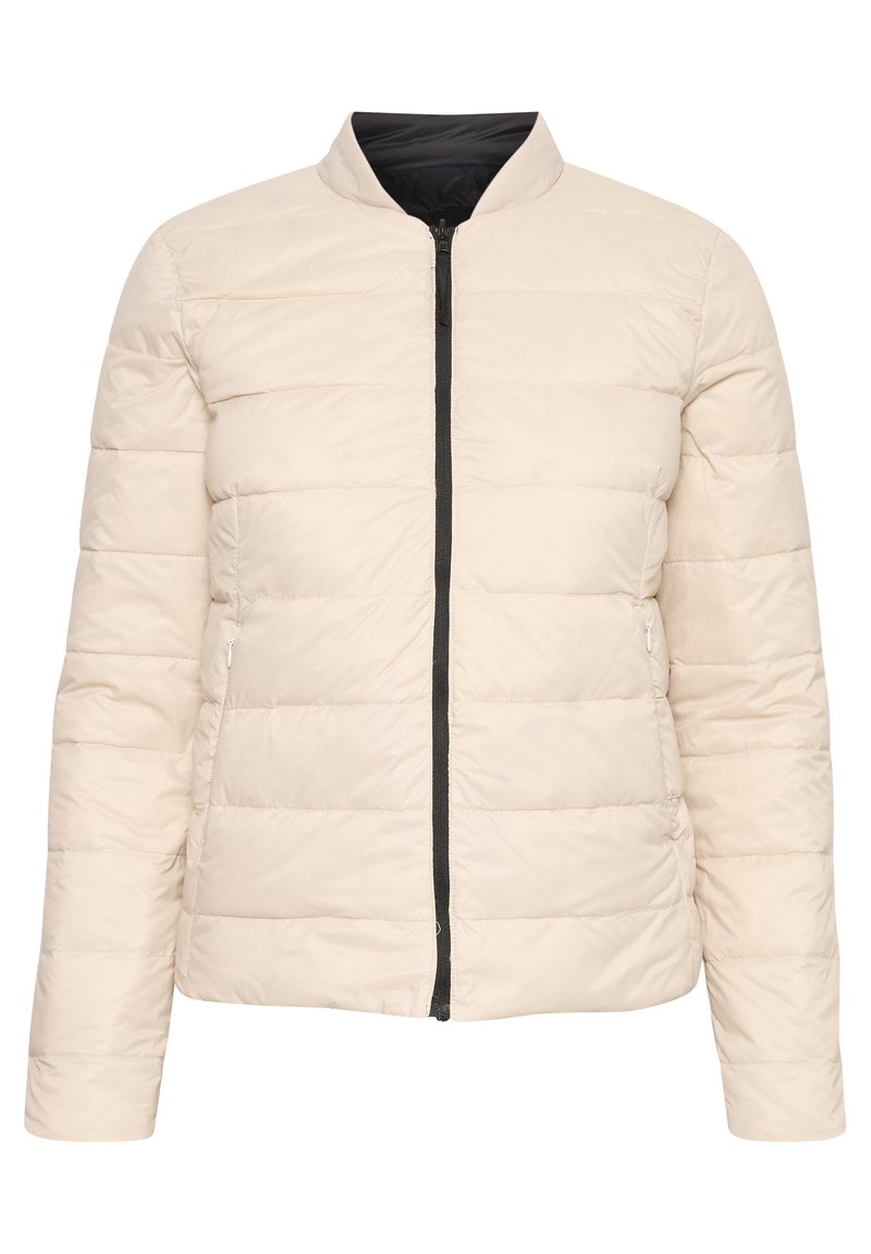 Helle beige Daunenjacke mit einem schwarzen Reißverschluss, Stehkragen und gestepptem Design. Verfügt über zwei seitliche Taschen und eine glatte Stoffstruktur.