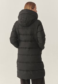 TATUUM Donsjas - black