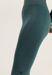 Even&Odd active 7/8 LENGTH HIGH RISE SEAMLESS LEGGINGS WITH CONTRAST PANEL - Legingi - mint