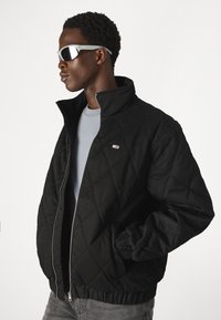 Tommy Jeans ESSENTIAL - Veste mi-saison - black
