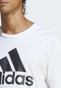 adidas Sportswear Apdrukāts T-krekls - white